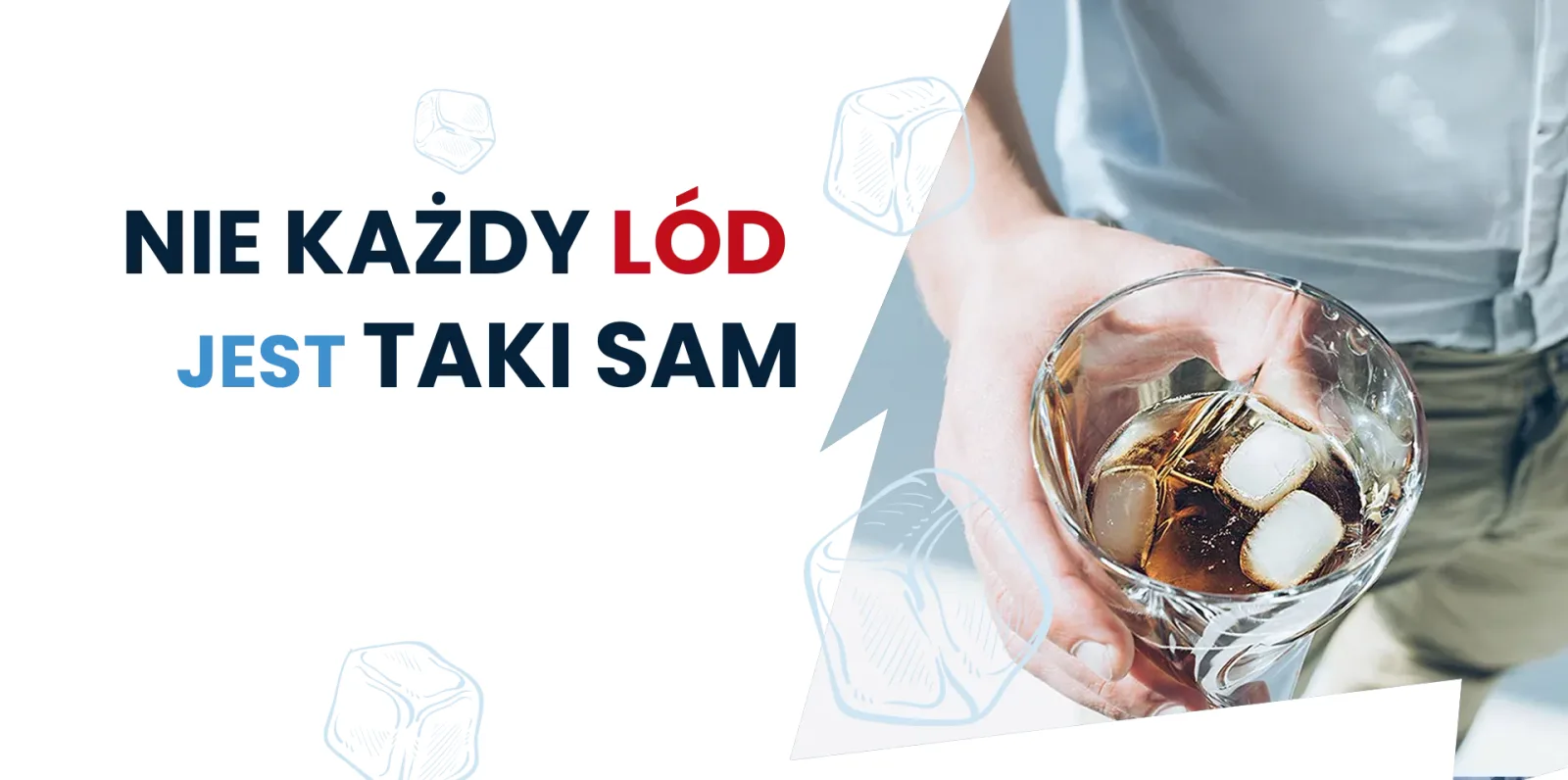 Nie każdy lód jest taki sam — szklanka napoju z kostkami lodu trzymana w dłoni